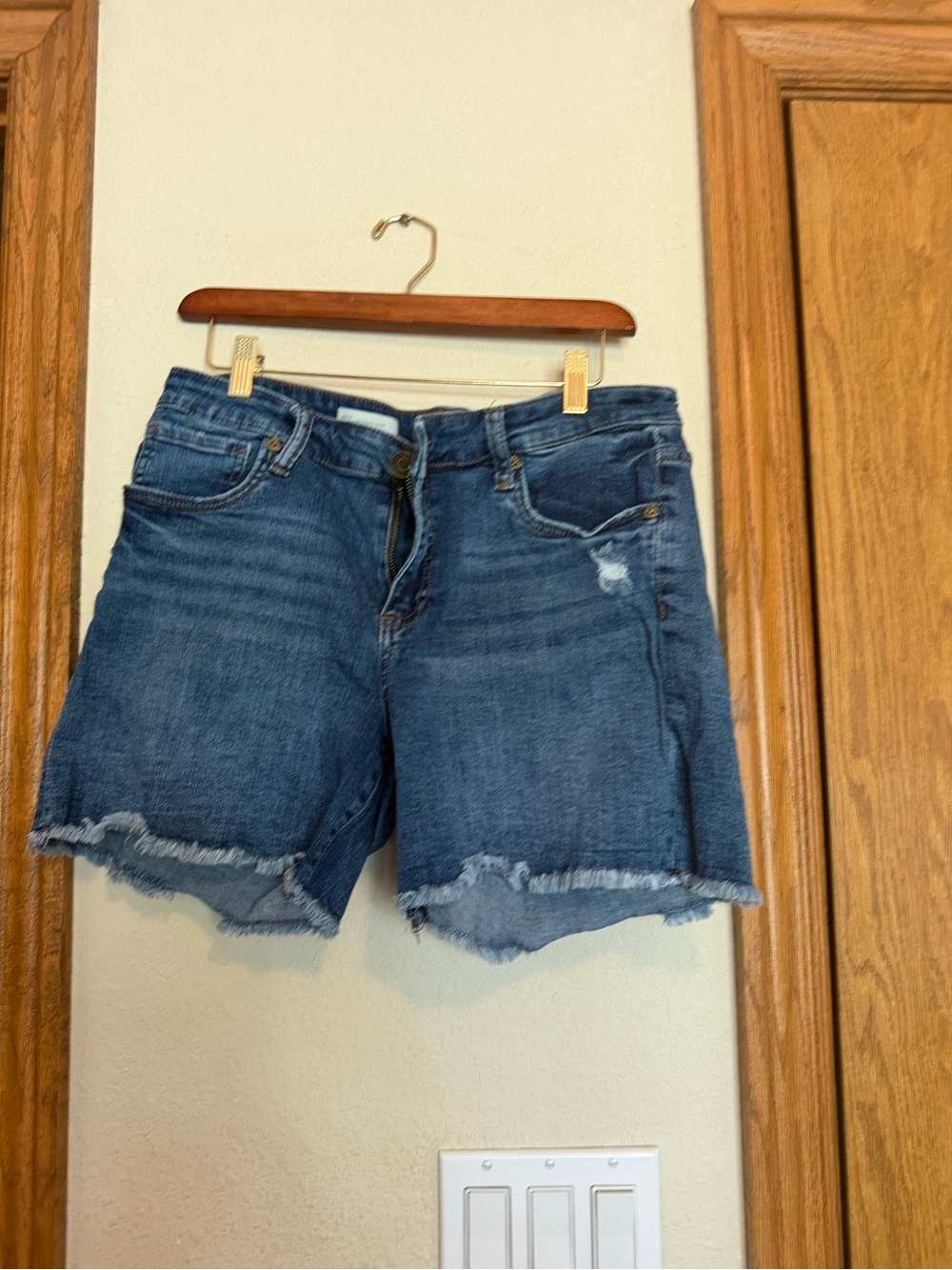 Kut from the Kloth Medium Blue Frayed Hem Denim Shorts- Kity Boyfriend Short